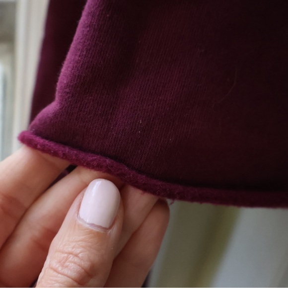 University of Chicago Uscape Women's Oversized Cropped Crew Sweatshirt - Picture 5 of 10